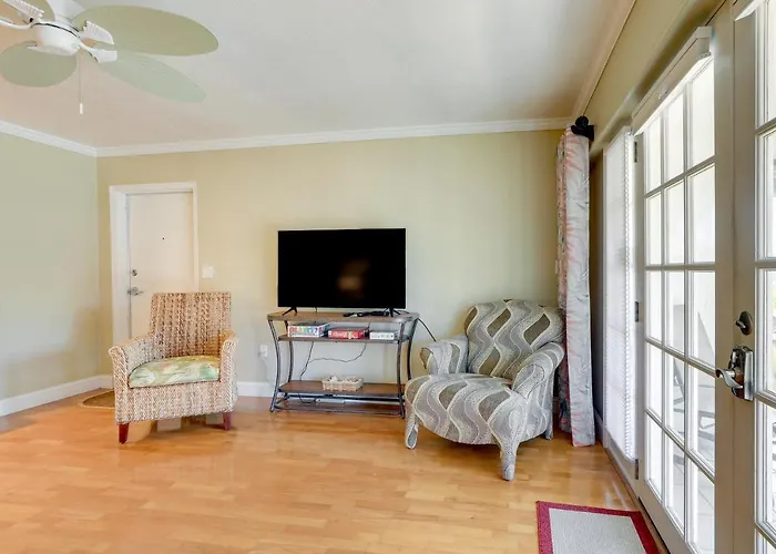 Welcoming Sarasota Vacation Rental With Pool!